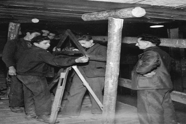 گزارش تصویری/مجموعه‌ای از عکس معدنکاری-1946  