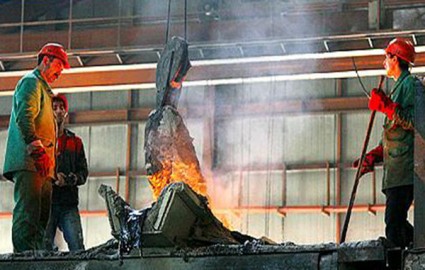 کارگران خواستار اجرای طرح طبقه‌بندی مشاغل در کارخانه فولاد کویر دامغان هستند