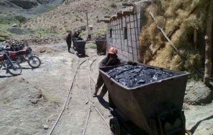 کارگران معدن آق‌دربند: سیزده ماه معوقات مزدی داریم