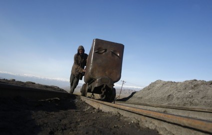 معادن آهن و سرب به مناقصه گذاشته می‌شوند؛ بهره‌برداری از معادن نمک فقط توسط شرکت‌های افغانستانی