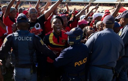 حمله معدنچیان به رئیس‌جمهوری آفریقای جنوبی در روز جهانی کارگر