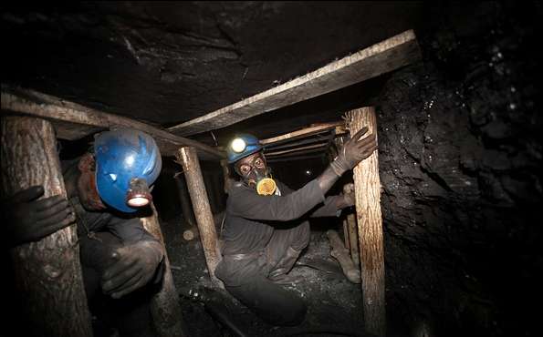 گزارش تصویری/کارگران معدن زغال سنگ طبس  