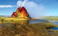 	چشمه اب گرم ،رنگ های متعدد در صحرانوادا، تحت تاثیر انرژی زمین گرمایی