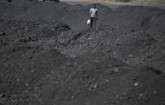 Investors fret as India defends reopening coal mine bids