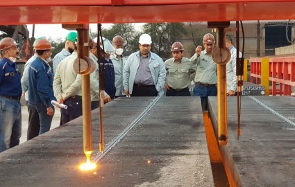دستگاه برش اسلب با موفقیت در خط تولید فولاد خوزستان نصب شد