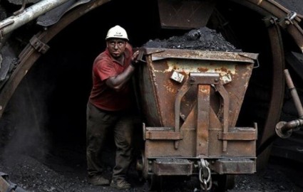 مصائب کارگران زغال سنگ زرند در اعماق زمین