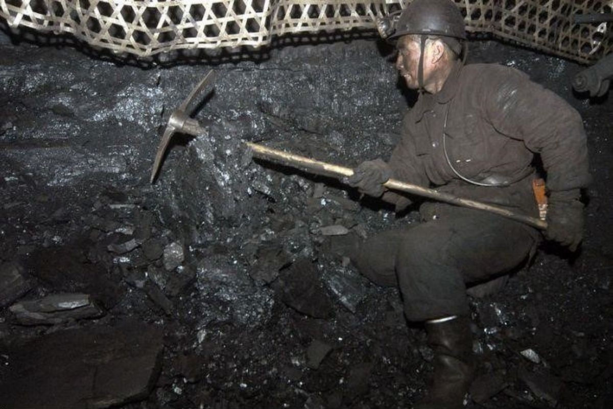 معاون استاندار کرمان: صندوق بازنشستگی فولاد در واگذاری شرکت زغال‌سنگ کارشکنی می‌کند
